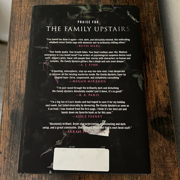 Lisa Jewell The Family Upstairs Book - Picture 2 of 8